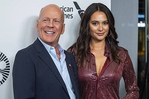 Жена Брюса Уиллиса разработала свой способ общения с актером