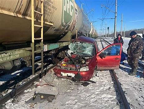 В Новокуйбышевске водитель Lada Kalina погибла при столкновении с поездом
