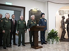 Статс-секретарь – замминистра обороны РФ Николай Панков открыл скульптурную композицию «Офицеры» в Главном управлении кадров