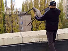 В Липецке школьники сбрасывали стулья с крыши заброшенной фабрики