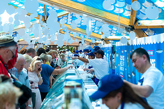Посетителей «Рыбной недели» в Москве угостили 500 порциями ухи из сардин иваси