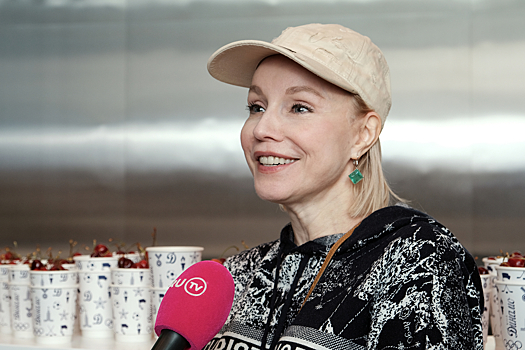 Овдовевшая актриса Марина Зудина едва сдерживала слезы у могилы Олега Табакова