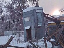 В Деминском саду начали сносить временные постройки