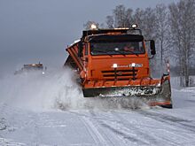 Региональные и федеральные дороги Свердловской области очищают от снега 450 единиц техники
