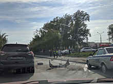 Три машины вылетели на тротуар после аварии на Троллейной