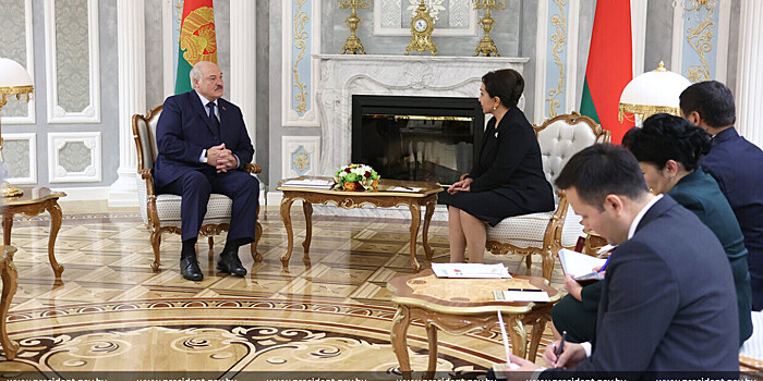 Лукашенко предложил Узбекистану расширять промышленную кооперацию