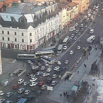 Авария в центре Владивостока парализовала движение