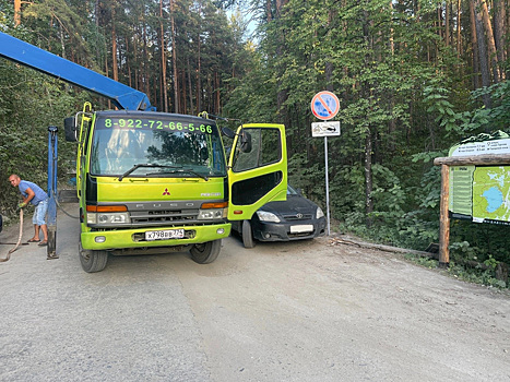 Челябинские силовики эвакуируют машины с берегов озера Тургояк