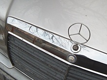 18-летний тюменец пытался угнать Mercedes, чтобы сдать его на металлолом