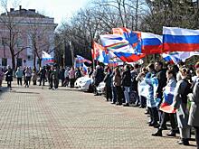 В Биробиджане прошел автопробег в поддержку армии и президента