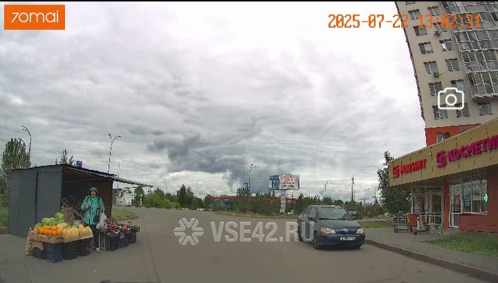 «Гости из СНГ» поставили незаконный ларек в Кемерове спустя неделю после демонтажа