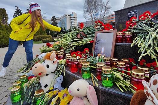 Кубанцы несут цветы к мемориалам в память о погибших в "Крокус Сити Холле"