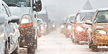Дорожные службы перешли на усиленный режим работы из-за снега на Урале и в Сибири