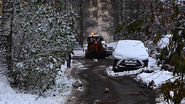 Более 100 машин занимаются уборкой снега в Вологде