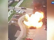 Четыре машины сгорели в Новой Москве: авто взорвалось во время ремонта