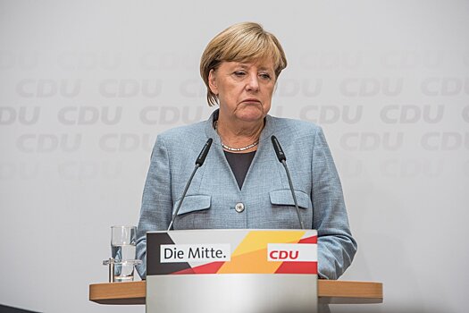 В ФРГ установили конную статую Ангелы Меркель
