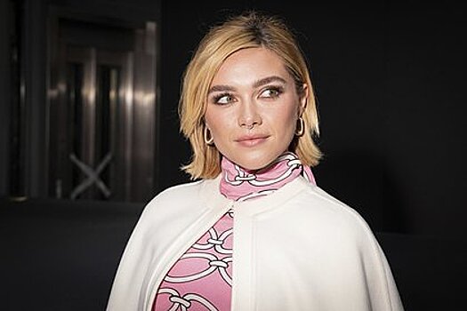 Актриса ответила на критику оголившего ее грудь платья