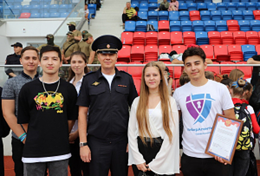 В Севастополе сотрудники полиции организовали спортивный праздник для детей и взрослых «От значка ГТО – к Олимпийским медалям!»