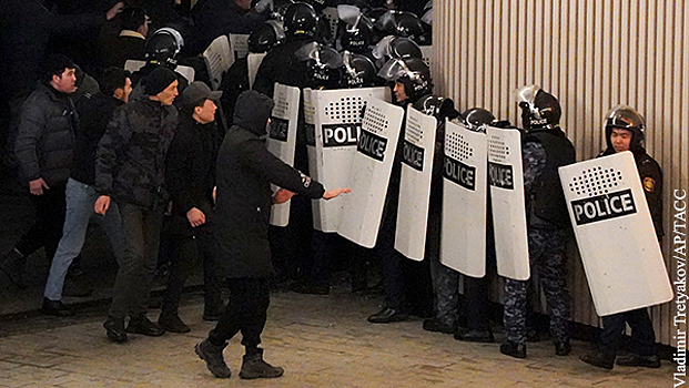 «Автократия» сменяется не «демократией»