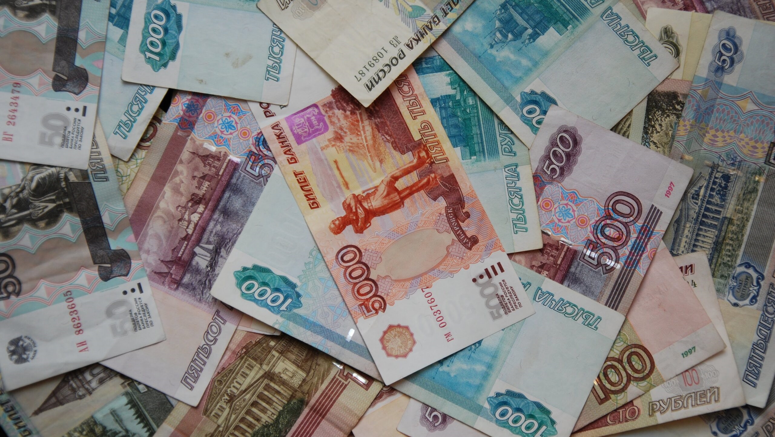 Волгоградский студент набрал кредитов на 4,6 млн рублей и перевел все деньги мошенникам