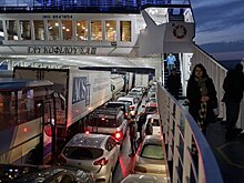 Водителей грузовиков просят воздержаться от поездок через Керченскую переправу