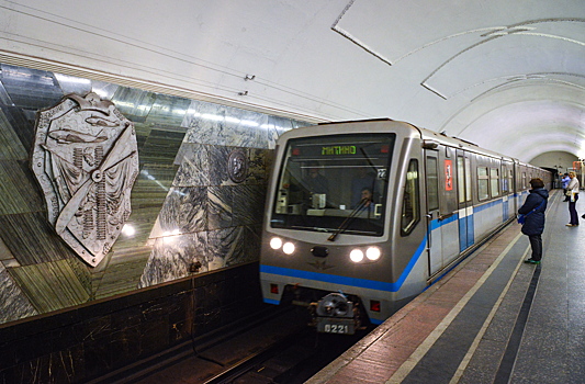 Поезда на Замоскворецкой линии метро курсируют в обычном режиме после инцидента с задержанием пассажира