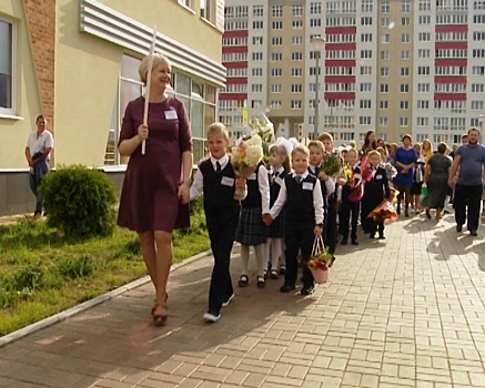 В школе на ул. Аксакова прошла первая торжественная линейка