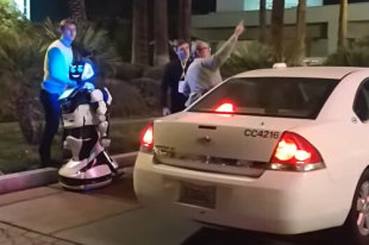 Первый в мире отель с роботами начал избавляться от них