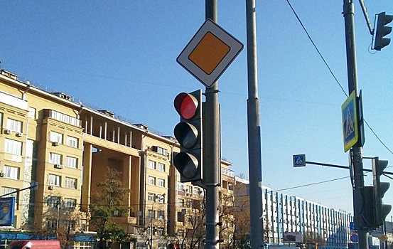 На участке Симоновского Вала отремонтировали светофор