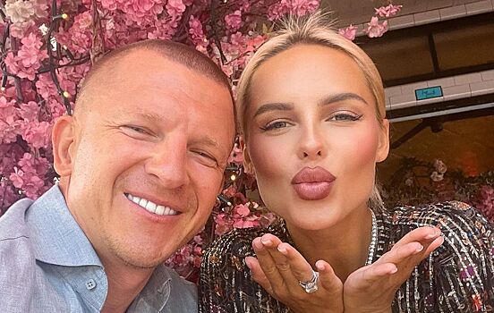 5-летняя дочь Ханны и Пашу впервые посетила светское мероприятие