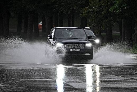 Автомобилистам дали советы по вождению в ливень