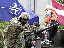 Латвия подписала военный договор с США