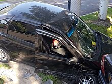 "Лада" вылетела на тротуар в Алматы