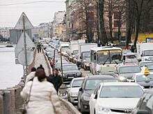 Жители Приморского района Петербурга застряли в километровых пробках