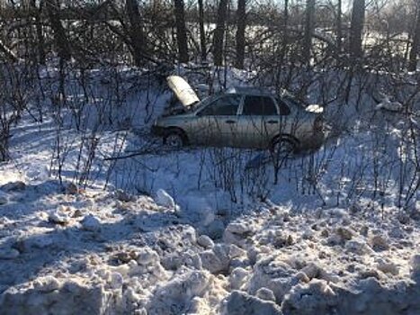 В Башкирии две пассажирки попали в больницу после опрокидывания автомобиля