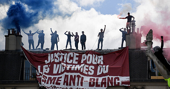 Breitbart (США): на парижских митингах против расизма звучат выпады в адрес «грязных евреев»