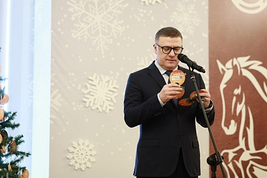 Исполняя детские мечты: Губернатор Текслер подарил девочке из Ясиноватой велосипед