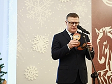 Исполняя детские мечты: Губернатор Текслер подарил девочке из Ясиноватой велосипед