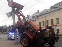 В Ярославле нашли угонщика, загнавшего трактор на столб