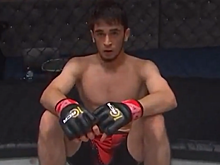 В США впечатлились приёмом «торнадо» в исполнении Ажуева: один из самых акробатичных нокаутов года