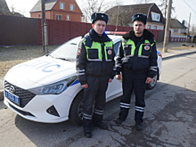 В Брянске сотрудники ДПС спасли девушку от вооруженного ножом грабителя