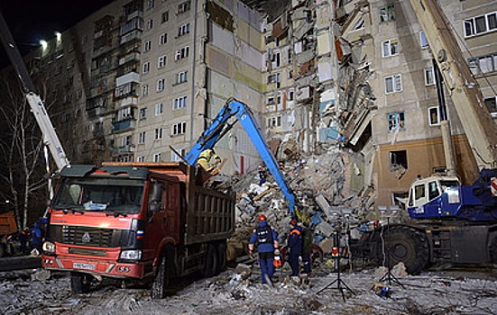Число погибших при обрушении части дома в Магнитогорске возросло до семи
