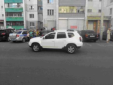 На Металлурге 11-летняя девочка угодила под колёса иномарки