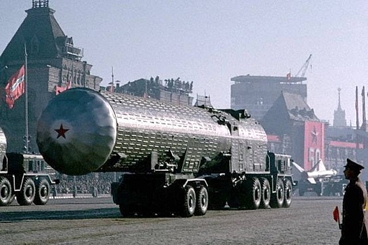 Почему СССР и США не стали взрывать ядерную бомбу на Луне