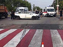 В Мариуполе водитель сбил девушек-полицейских, пока те пересчитывали контрабандные сигареты