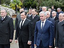 Хаджимба почтил память погибших в Мартовском наступлении