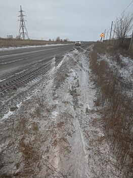 В Орске на «КИА Спектра» врезалась в бетонный столб