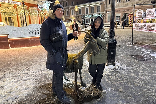 Семейная пара, идущая пешком до Владивостока, побывала в Нижнем Новгороде