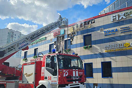 МЧС: пожар в ТЦ "Солнечный ветер" на северо-западе Москвы ликвидирован