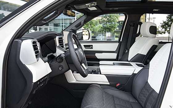 В РФ привезли новые Toyota Sequoia от 11 млн рублей